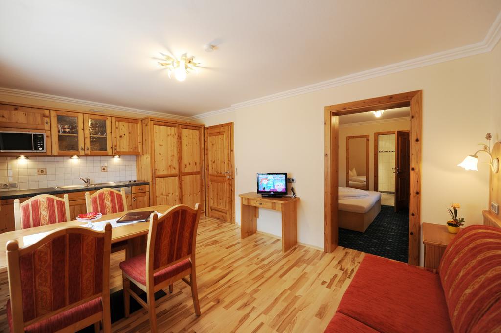 Hotel Garni Landhaus Platzer Zell am Ziller Exterior foto