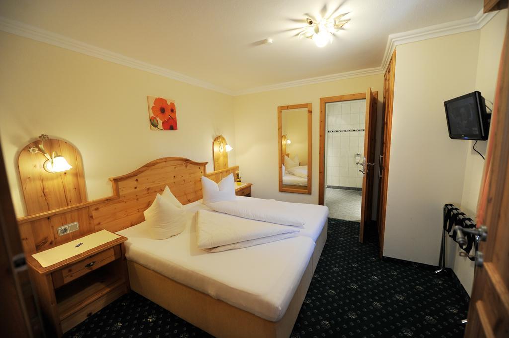 Hotel Garni Landhaus Platzer Zell am Ziller Exterior foto
