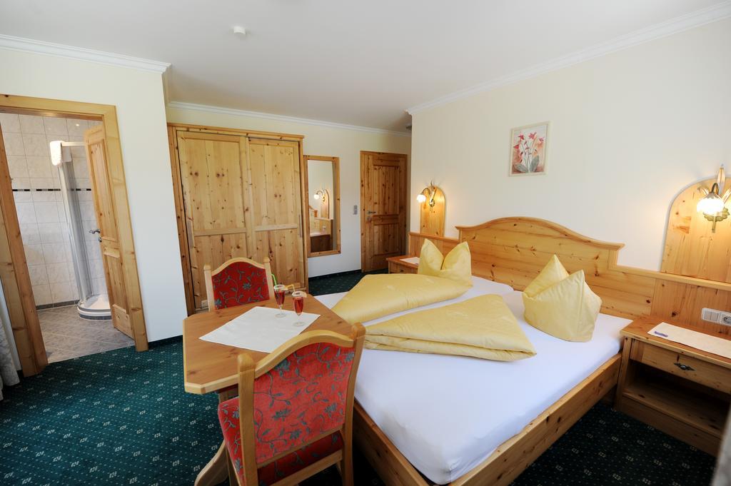 Hotel Garni Landhaus Platzer Zell am Ziller Exterior foto